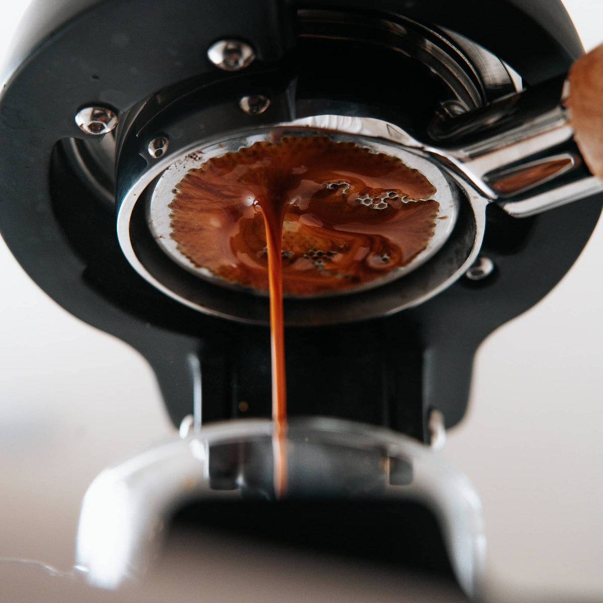 Flair 58 manual espresso maker brewing espresso.