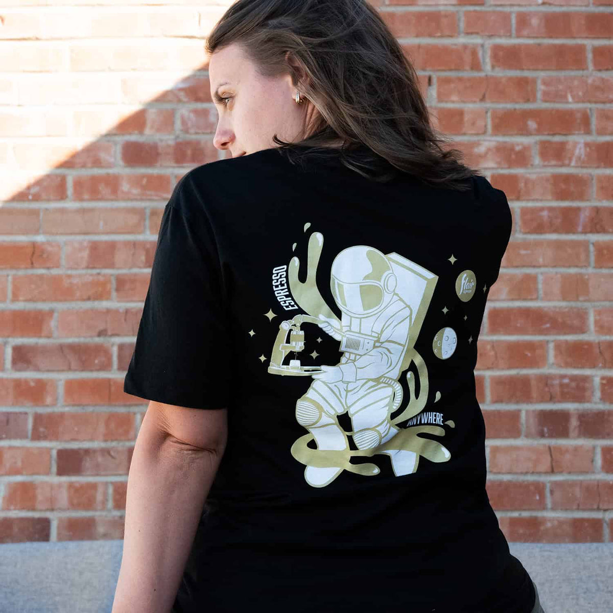 Flair Espresso Anywhere T worn by a woman