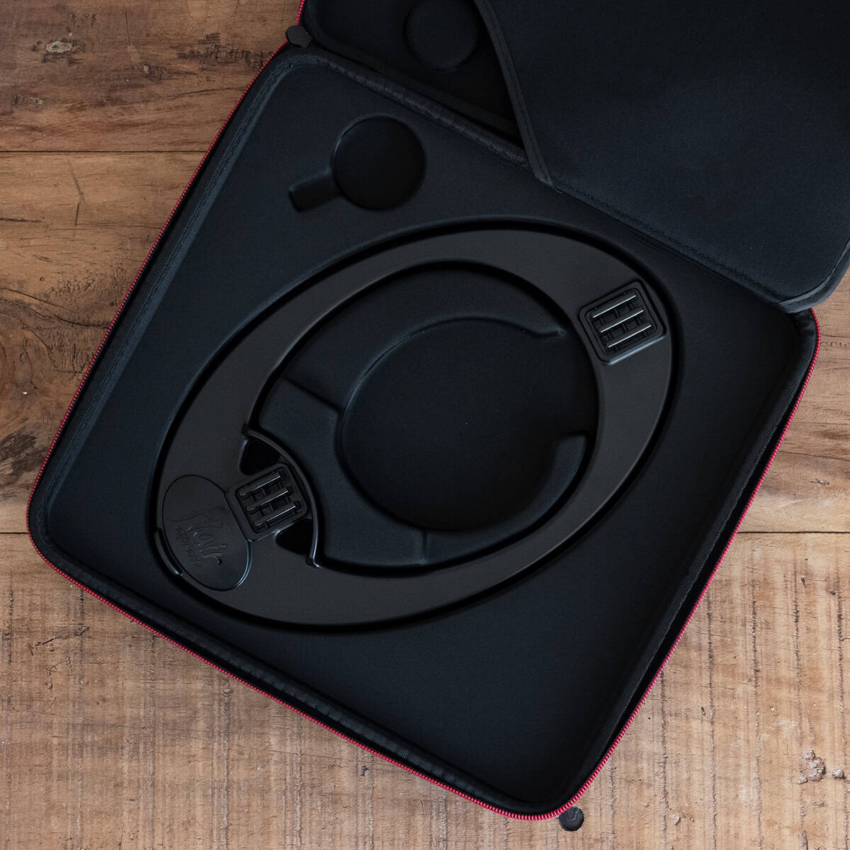 Base of the NEO Flex fitting into the dual chamber case from Flair
