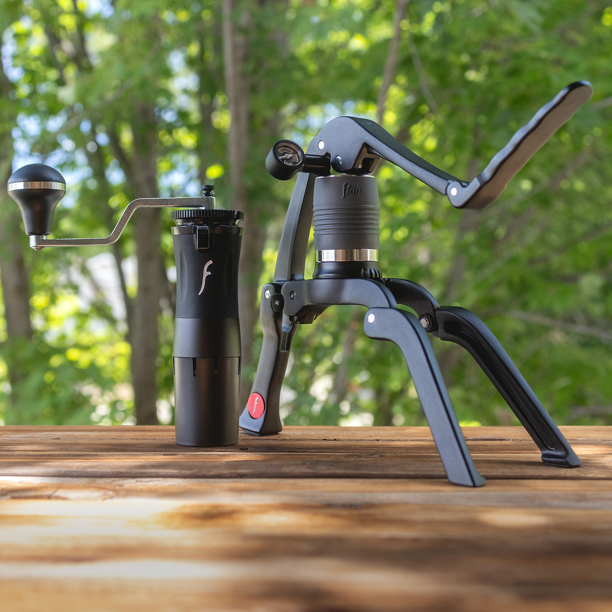 Outdoor photo of the Travel Kit for the Flair 2GO featuring the Royal hand grinder.