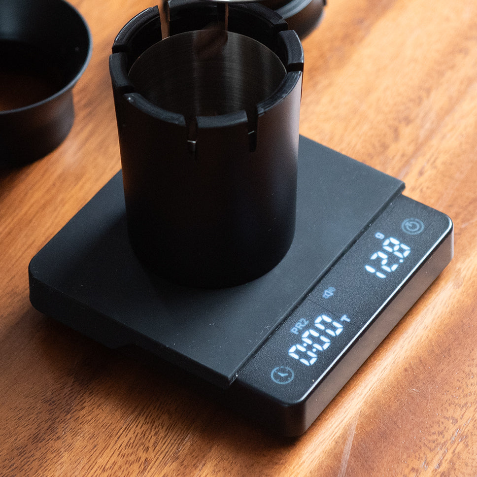 Flair Brew Scale in use measuring coffee grounds.
